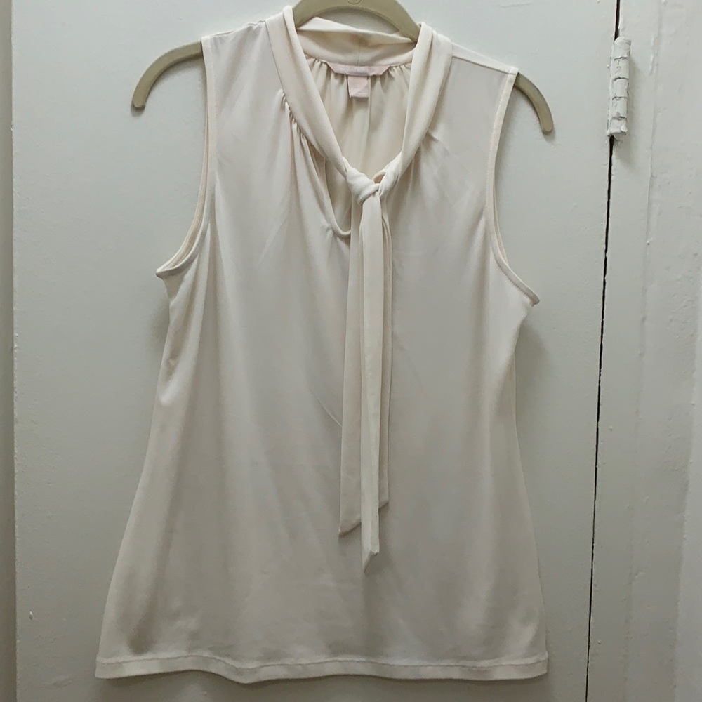 Sleeveless shirt with tie neck